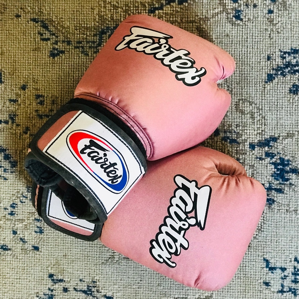 Women’s Fairtex Muay Thai/Boxing Gloves. 9oz